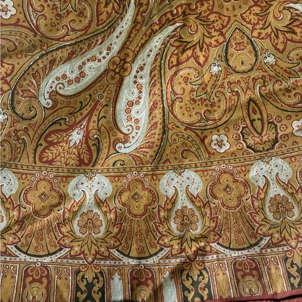 Williams Sonoma Paisley Tablecloth - Gold and Cream